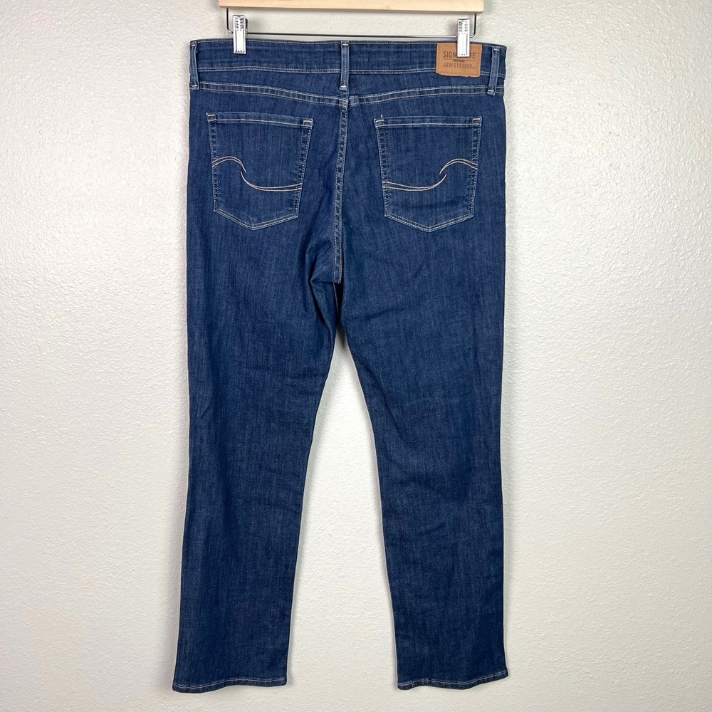 Signature by Levi Strauss Women Totally Shaping Straight Jeans Dark Wash 31x28 - Picture 6 of 9